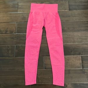 NVGTN Contour Seamless Leggings in Fuchsia Size XS